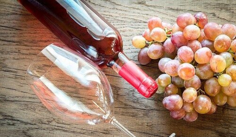 Rose wine with bunch of grape