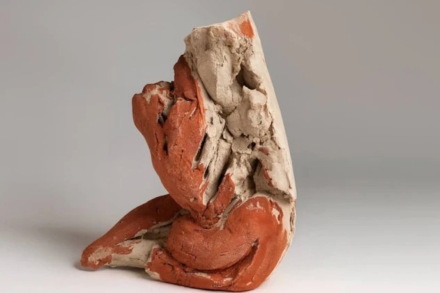 In copertina:
ACB 2026
Emanuele Becheri. Figura, 2024. Terracotta, ossidi, 33 (a) x 30,5 x 11 cm. Foto Dario Lasagni. Courtesy dell'artista e Car Gallery, Bologna In copertina: ACB 2026 Emanuele Becheri. Figura, 2024. Terracotta, ossidi, 33 (a) x 30,5 x 11 cm. Foto Dario Lasagni. Courtesy dell'artista e Car Gallery, Bologna