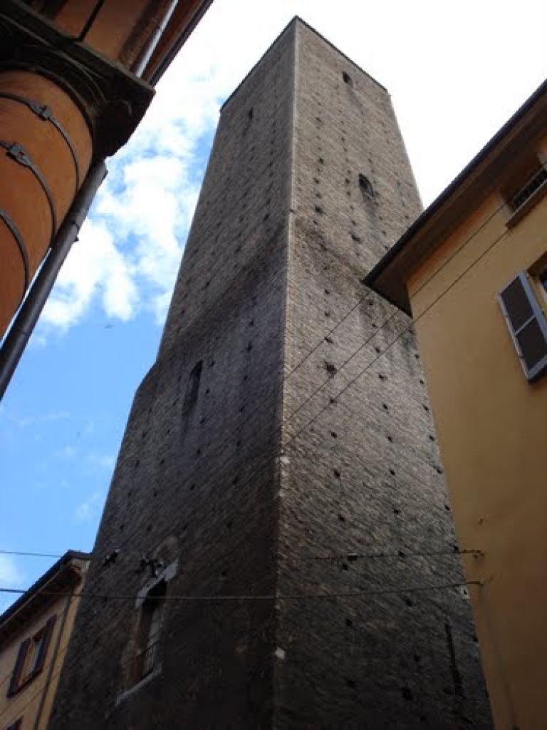 torre azzoguidi