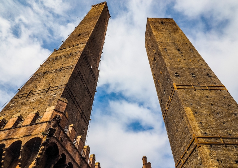 Torre Garisenda and Torre Degli Asinelli leaning towers aka Due Torri (meaning Two towers) in Bologna, Italy Due torri (Two towers) in Bologna (hdr)