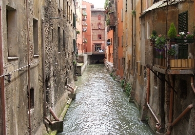 via-piella-finestra-bologna